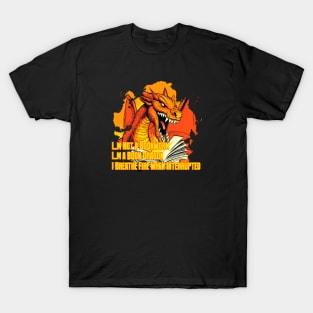 I,m not a bookworm, I,m a book dragon... I breathe fire when interrupted. T-Shirt